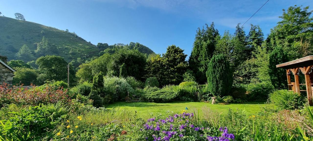 Modern And Spacious 2 Bedroom Apartment With Free Parking Glyn Ceiriog Luaran gambar