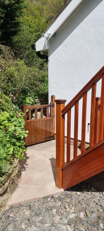 Modern And Spacious 2 Bedroom Apartment With Free Parking Glyn Ceiriog Luaran gambar